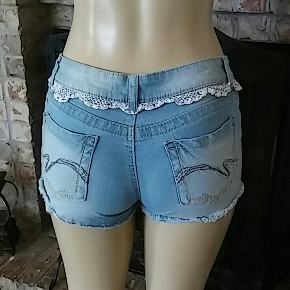No boundaries Distress Denim Shorts - Picture 3 of 8